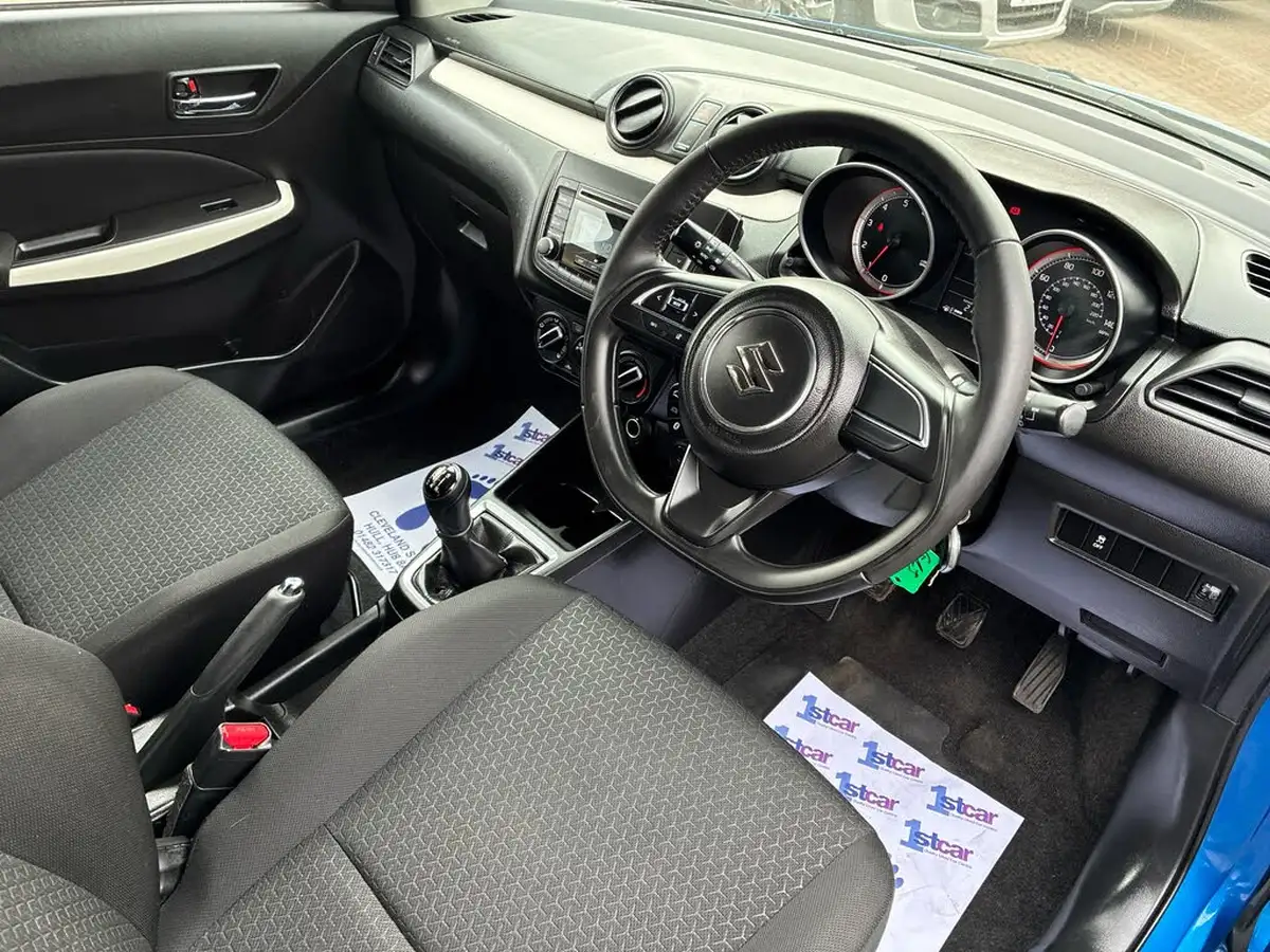 2019-suzuki-swift-12-dualjet-attitude-big-5