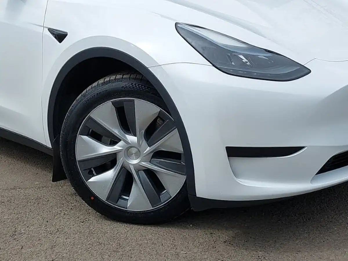 2023-tesla-model-y-e-rwd-big-8