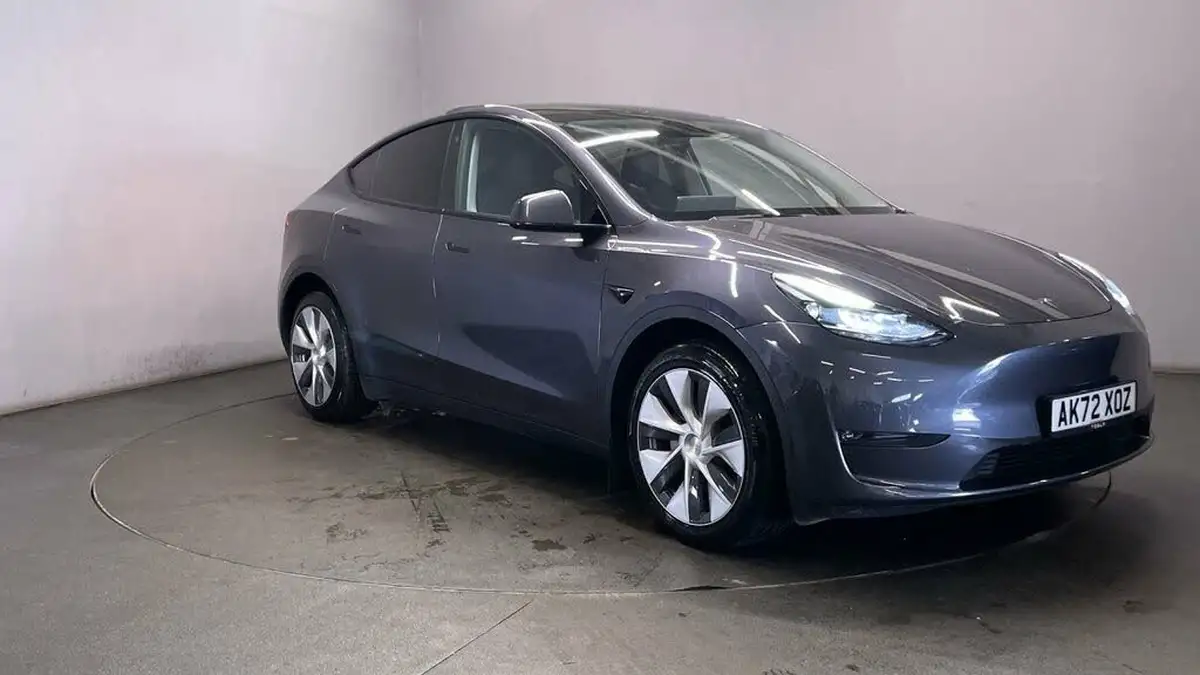 2022-tesla-model-y-e-long-range-big-1