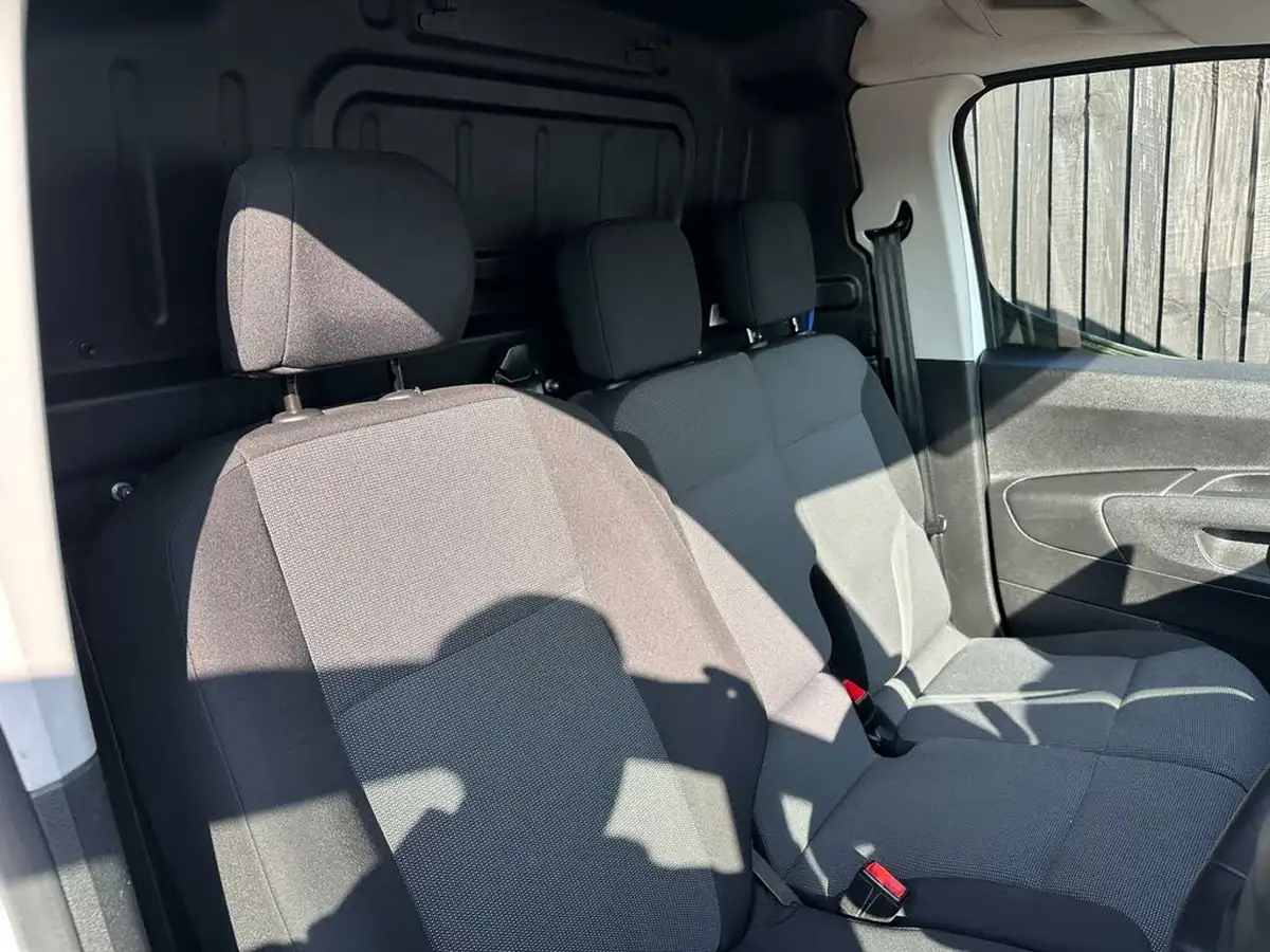 2019-peugeot-partner-16bluehdi-1000-professional-big-16