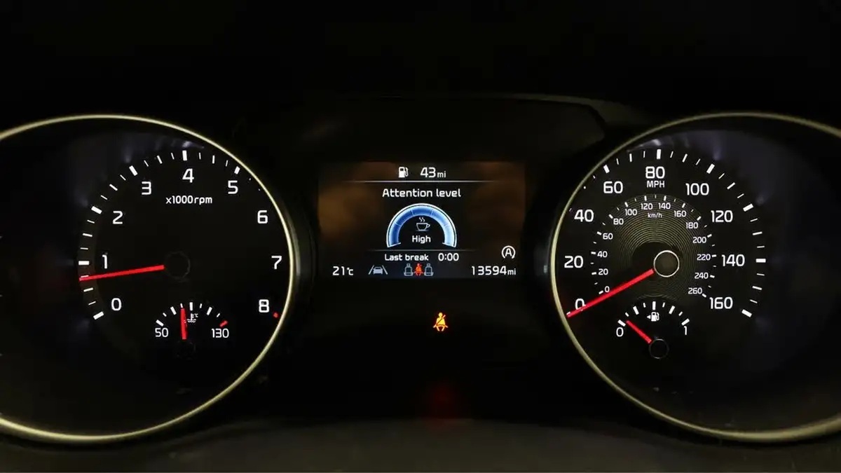 2023-kia-ceed-15-t-gdi-2-158bhp-hatchback-big-9