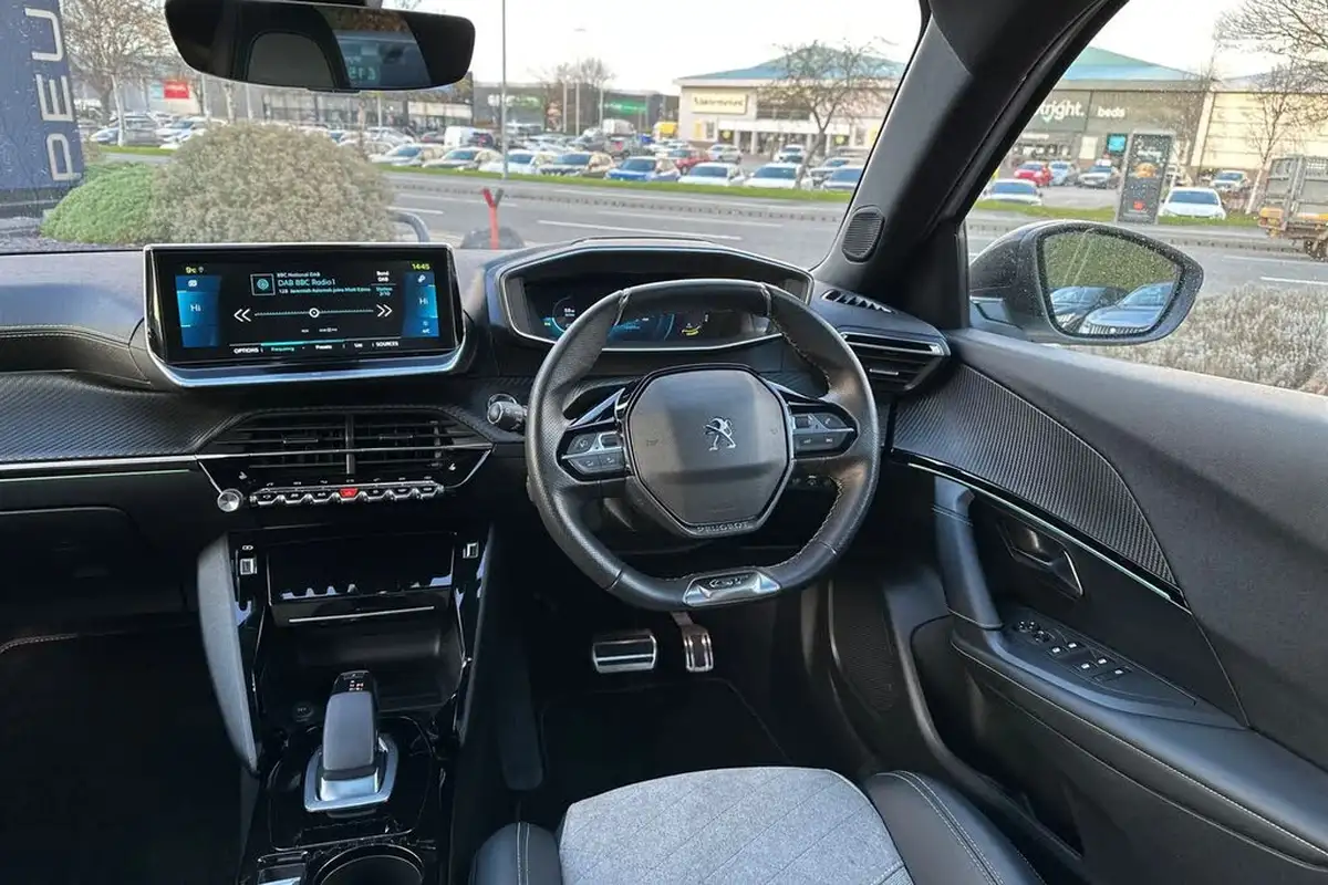 2021-peugeot-2008-suv-e-gt-premium-big-16