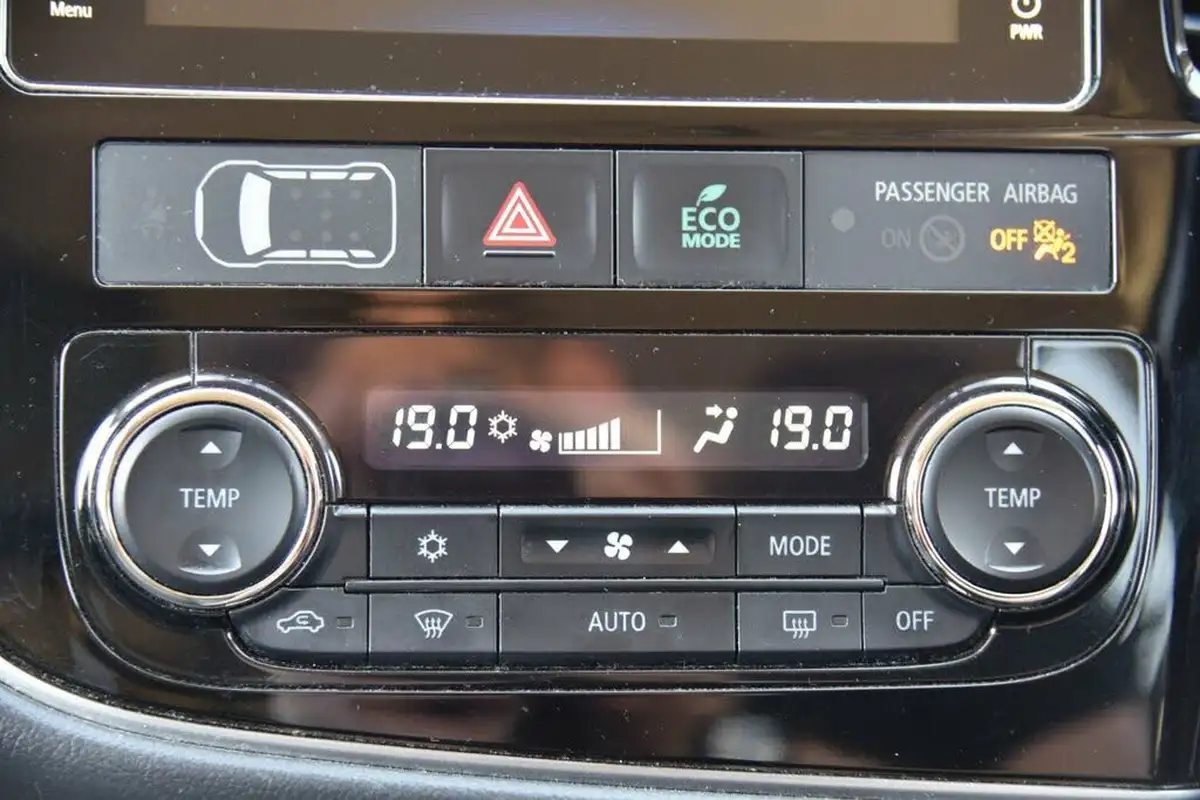 2018-mitsubishi-outlander-20-juro-phev-big-48
