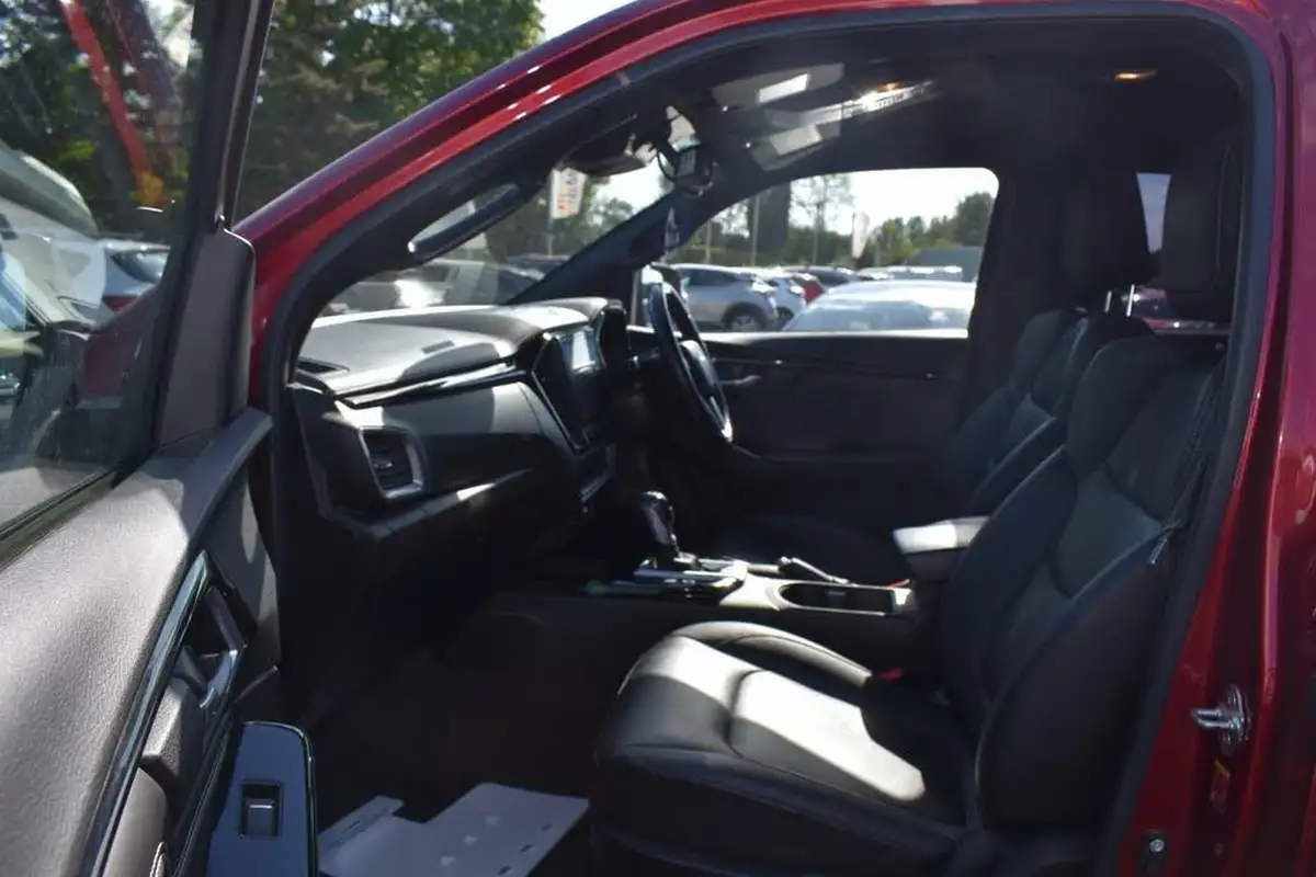 2022-isuzu-d-max-19td-v-cross-pick-up-auto-big-4