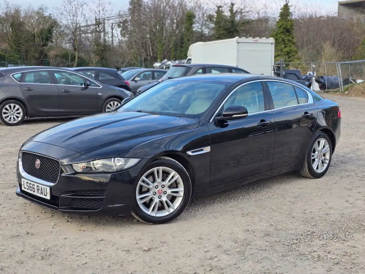 2016-jaguar-xe-20d-prestige-180ps-auto-big-11