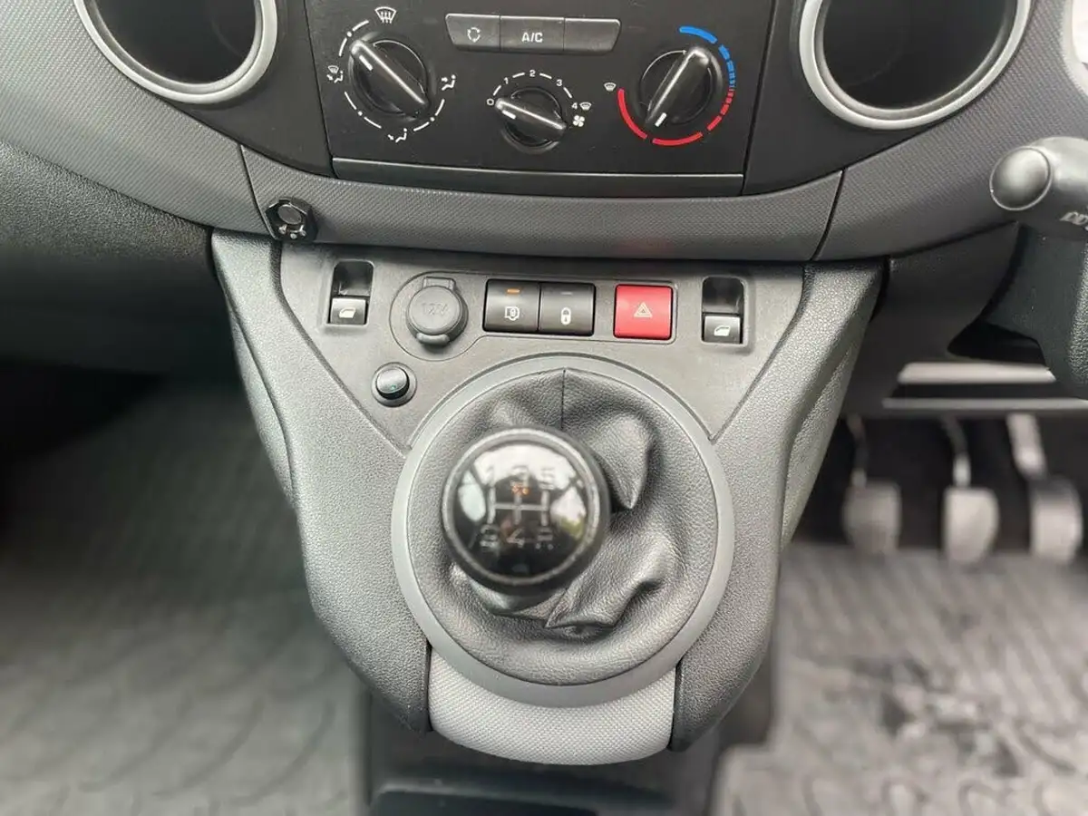 2018-peugeot-partner-16bluehdi-s-l1-75pseu6-648-panel-big-12
