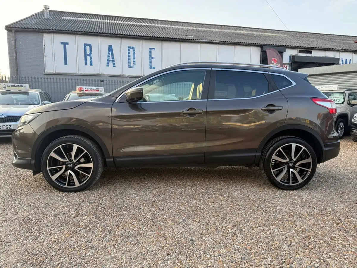 2015-nissan-qashqai-16-tekna-big-7