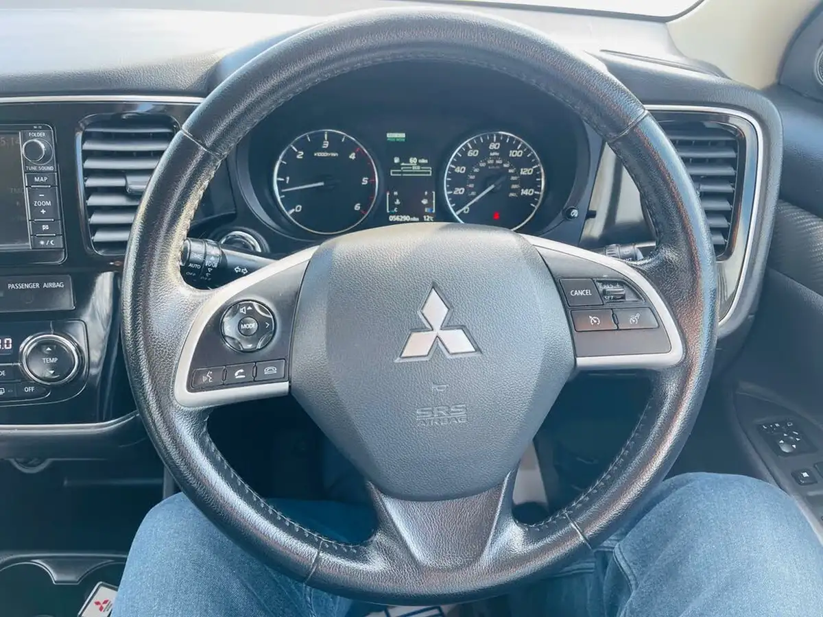2013-mitsubishi-outlander-22di-d-gx4-big-43