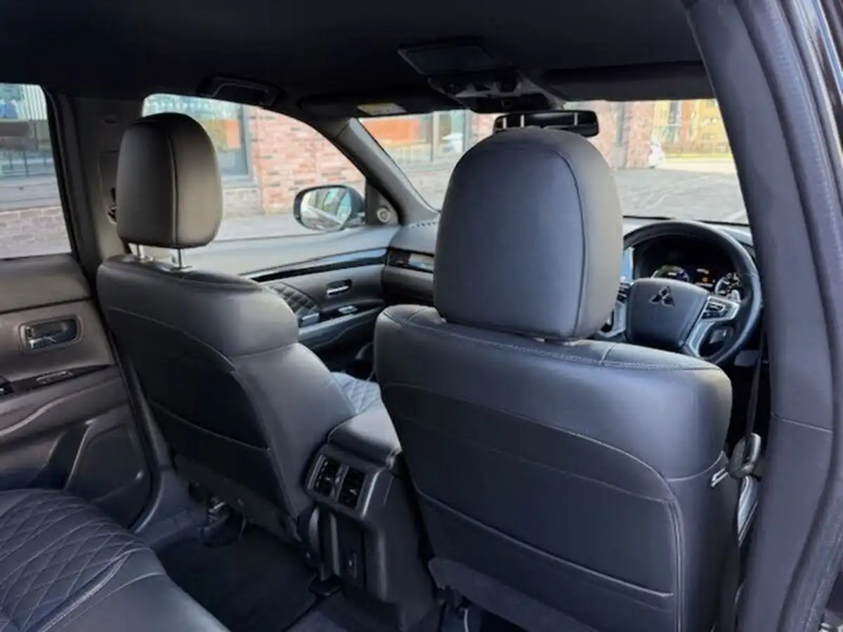 2021-mitsubishi-outlander-24-exceed-phev-big-25