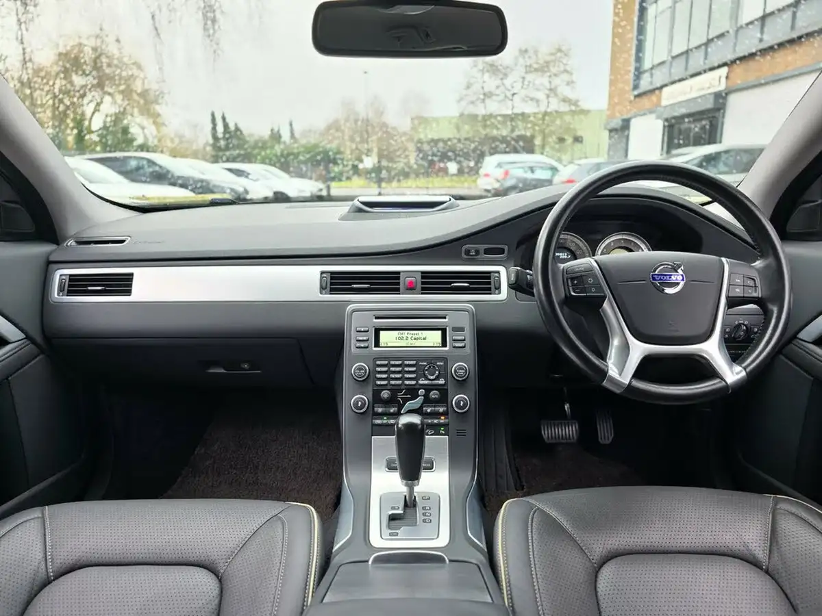 2011-volvo-xc70-30-t6-se-big-10