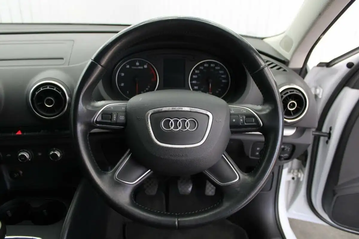 2013-audi-a3-14-se-tfsi-122ps-hatchback-3d-big-16