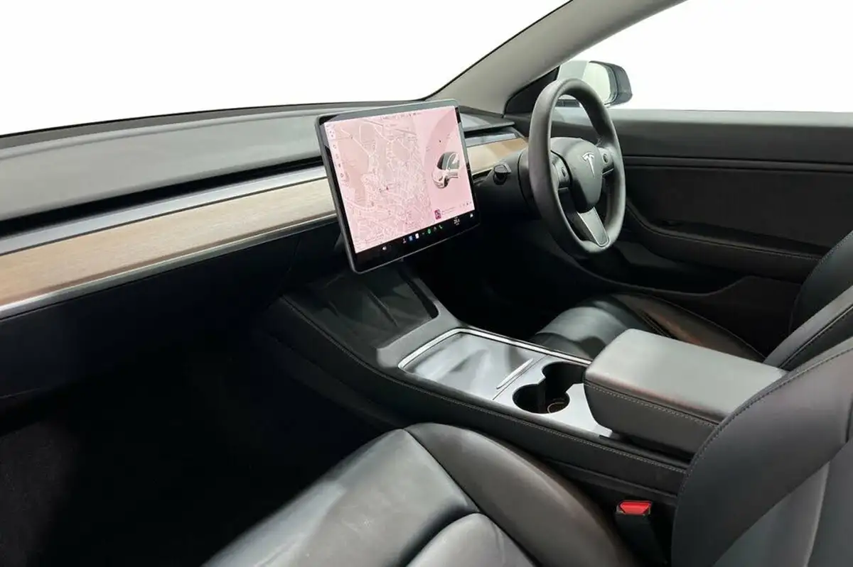 2020-tesla-model-3-e-long-range-big-8