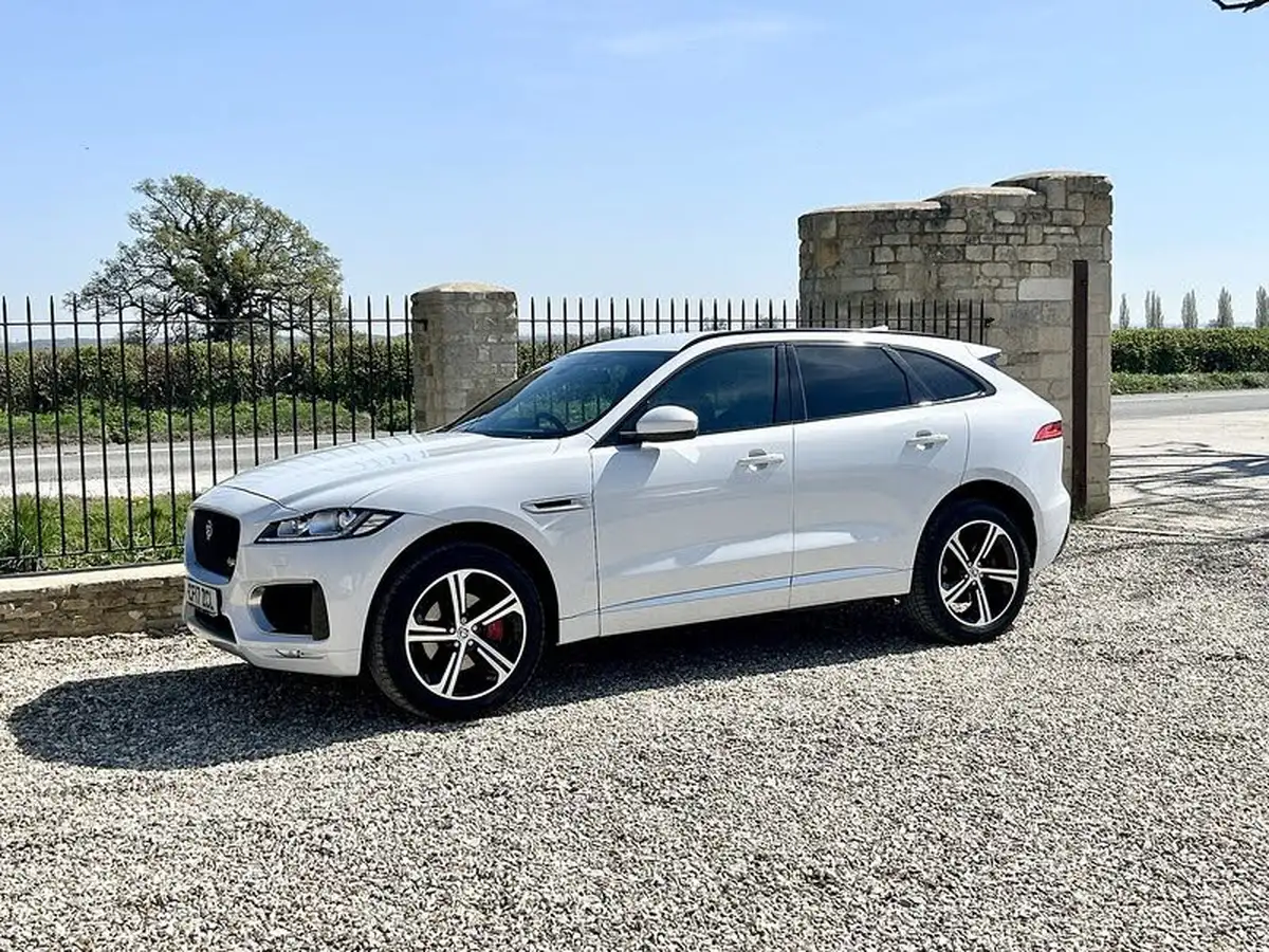 2017-jaguar-f-pace-30td-s-big-12