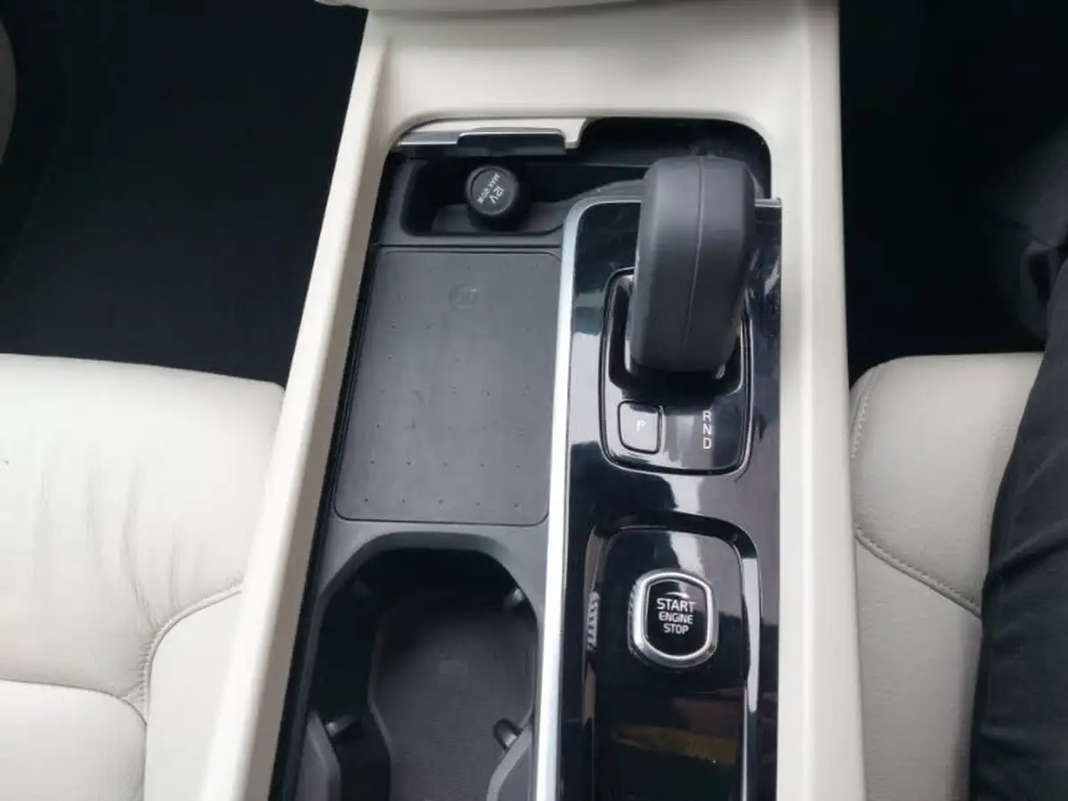 2021-volvo-xc60-20td-b4-momentum-awd-big-16