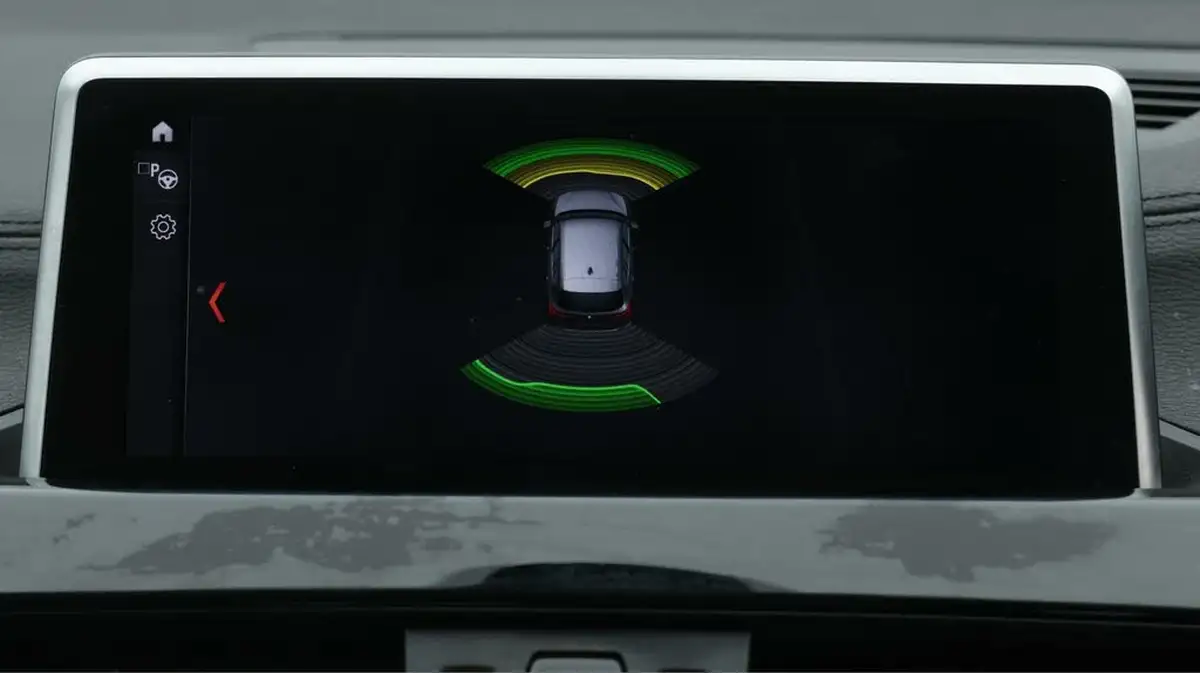 2021-bmw-x1-20-sdrive20i-xline-big-25