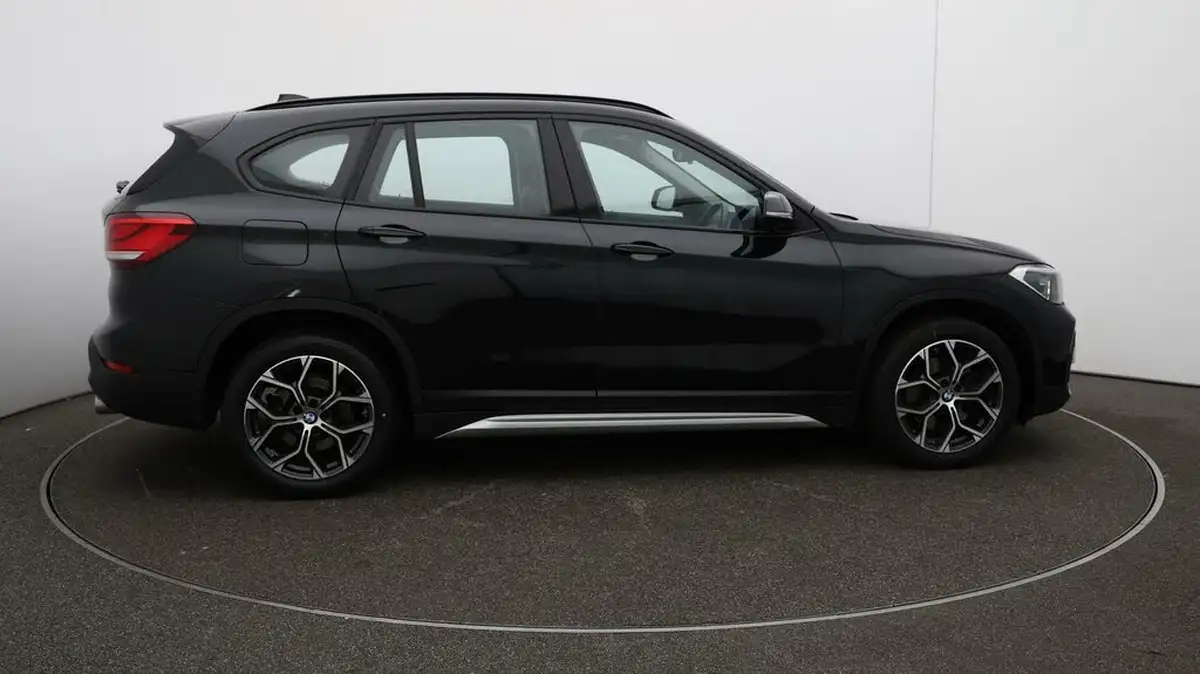 2021-bmw-x1-20-sdrive20i-xline-big-42