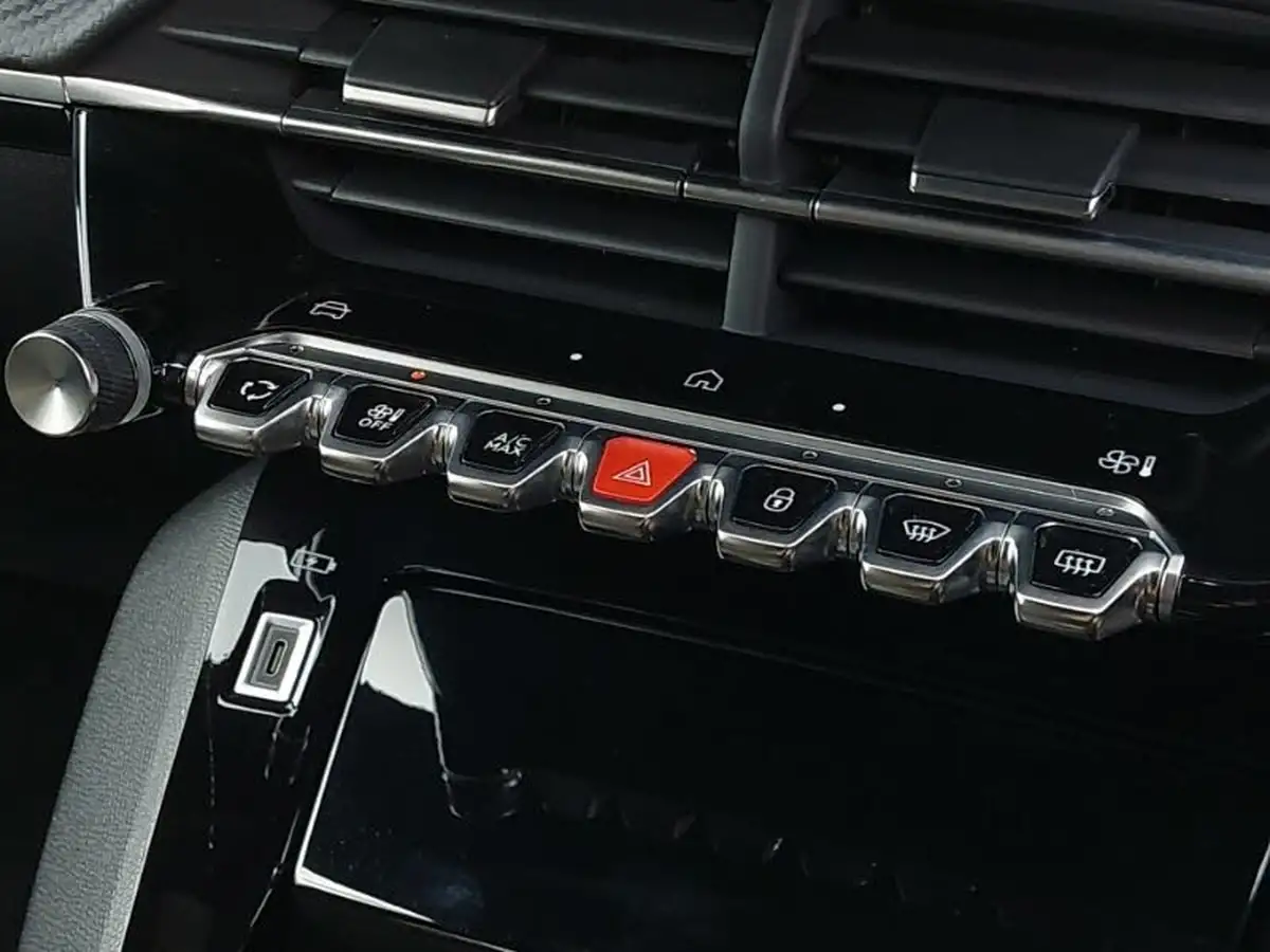 2024-peugeot-2008-suv-12-puretech-allure-130ps-big-10