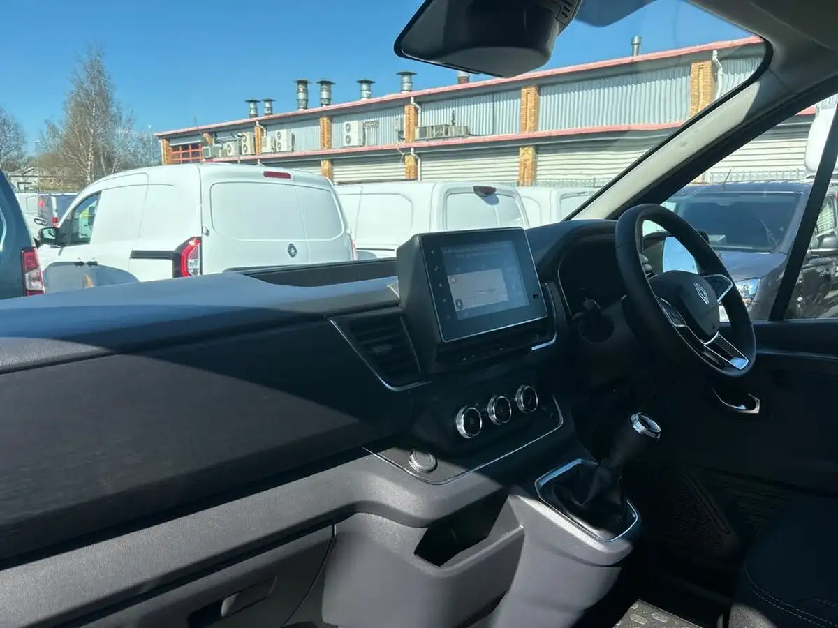 2025-renault-trafic-20dci-ll30-150-extra-sport-panel-big-6