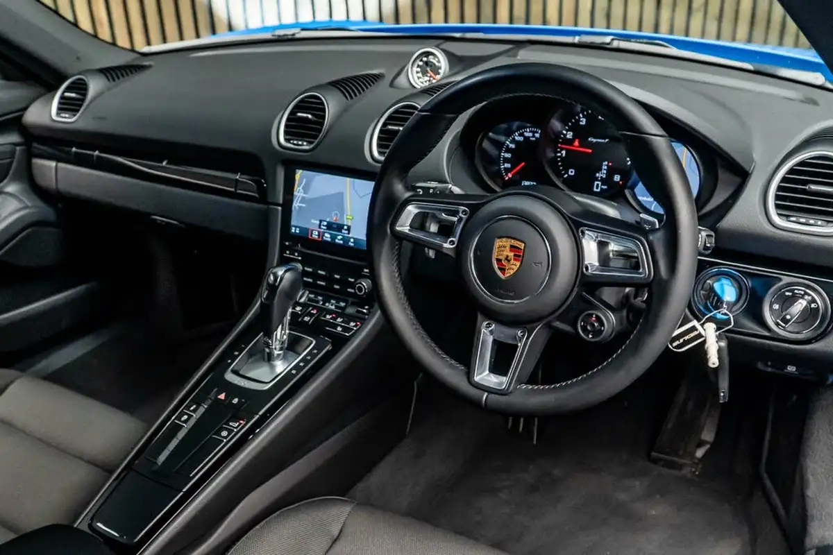 2022-porsche-cayman-718-20-cayman-t-pdk-big-22