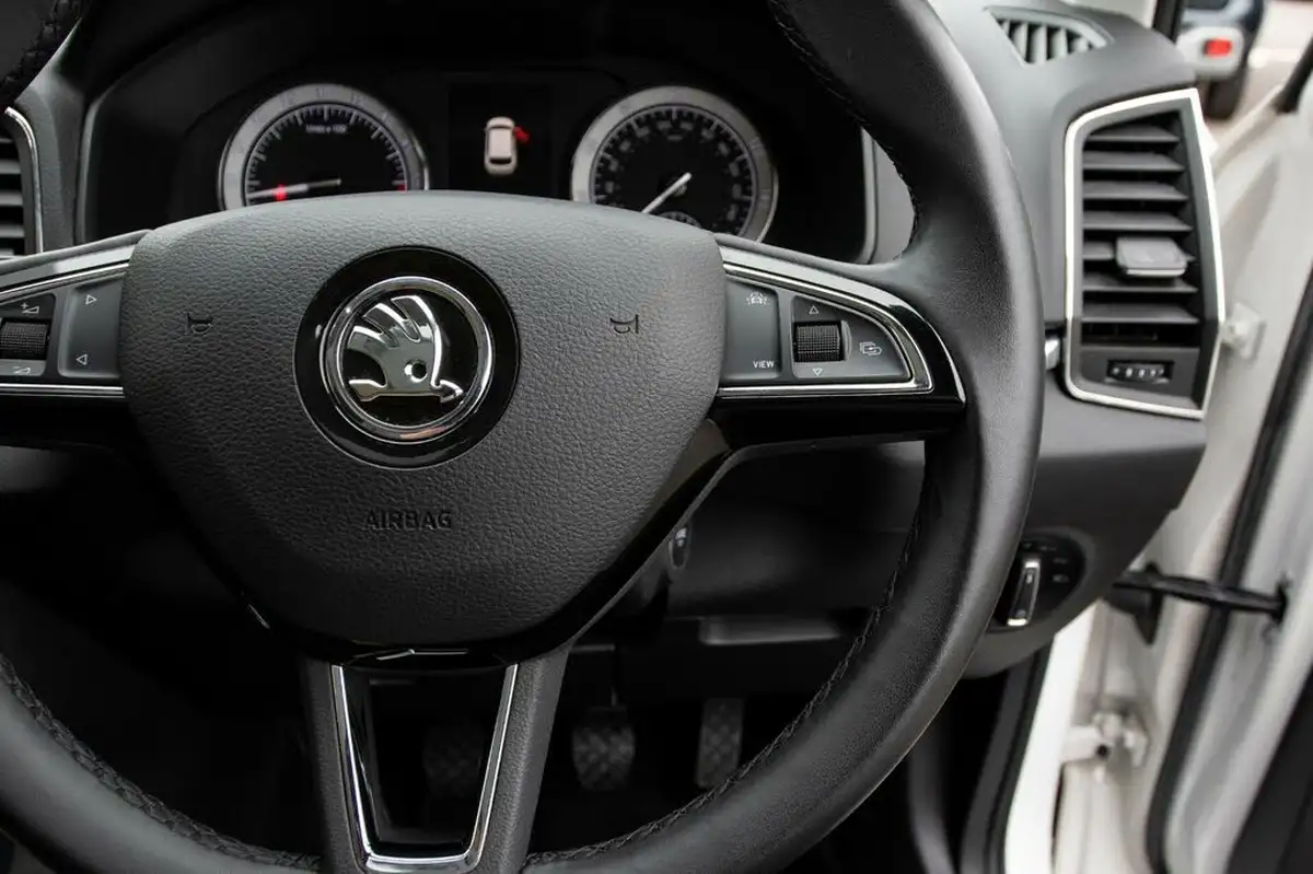 2019-skoda-karoq-20tdi-edition-150ps-4x4-big-19