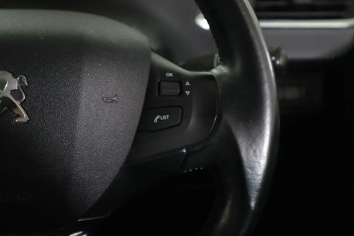 2018-peugeot-2008-suv-12-puretech-allure-premium-big-28
