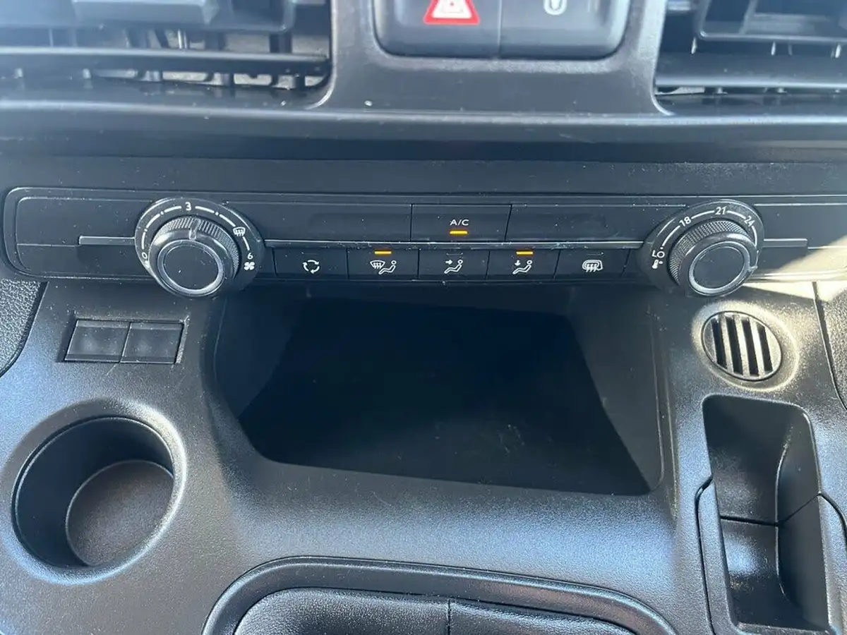 2022-toyota-proace-city-15d-active-big-27