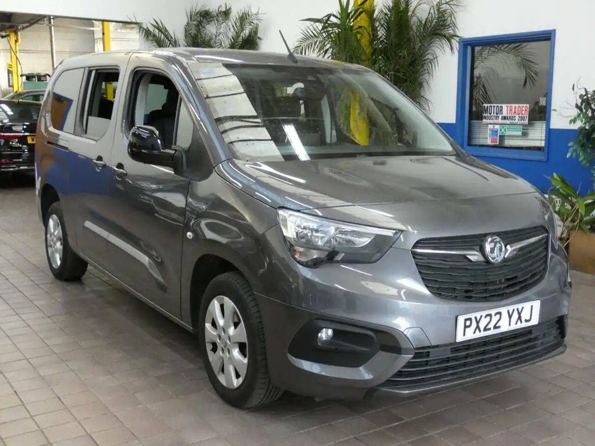 2022-vauxhall-combo-life-15-se-xl-100ps-big-14