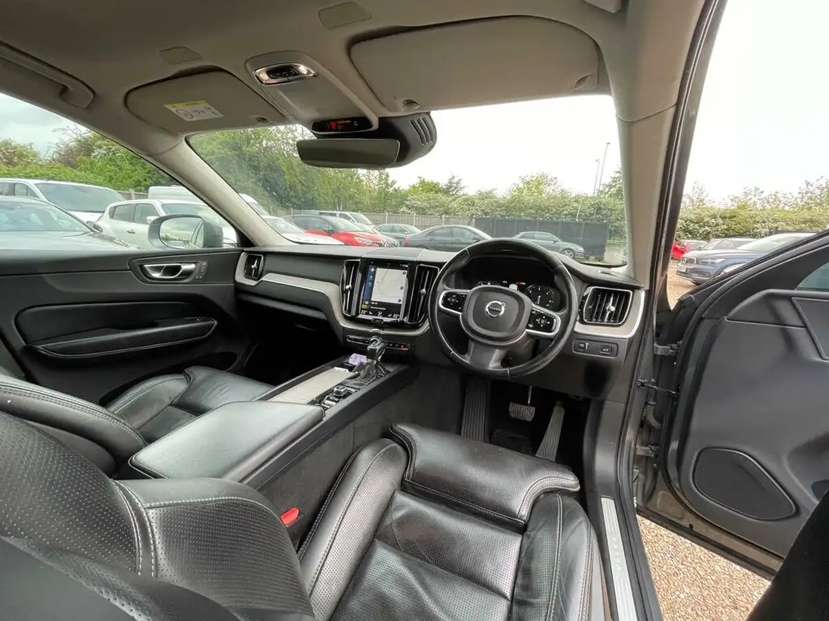 2018-volvo-xc60-20td-d4-inscription-4x4-geartronic-big-23