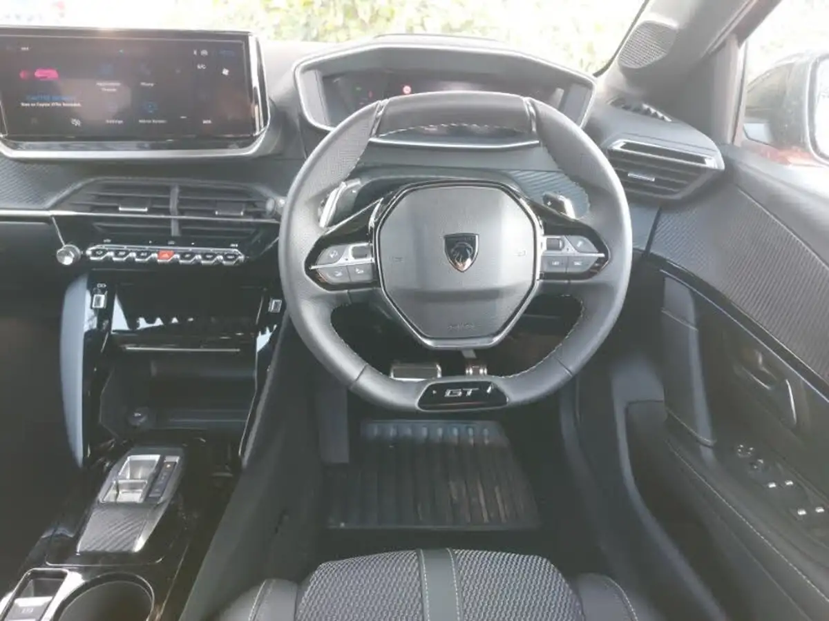 2025-peugeot-208-12-puretech-gt-100ps-hybrid-e-dsc6-big-6
