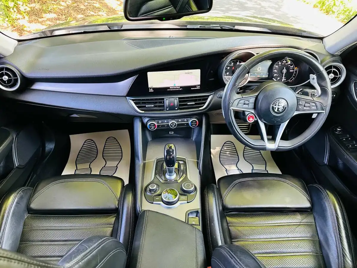 2019-alfa-romeo-giulia-20-veloce-big-9