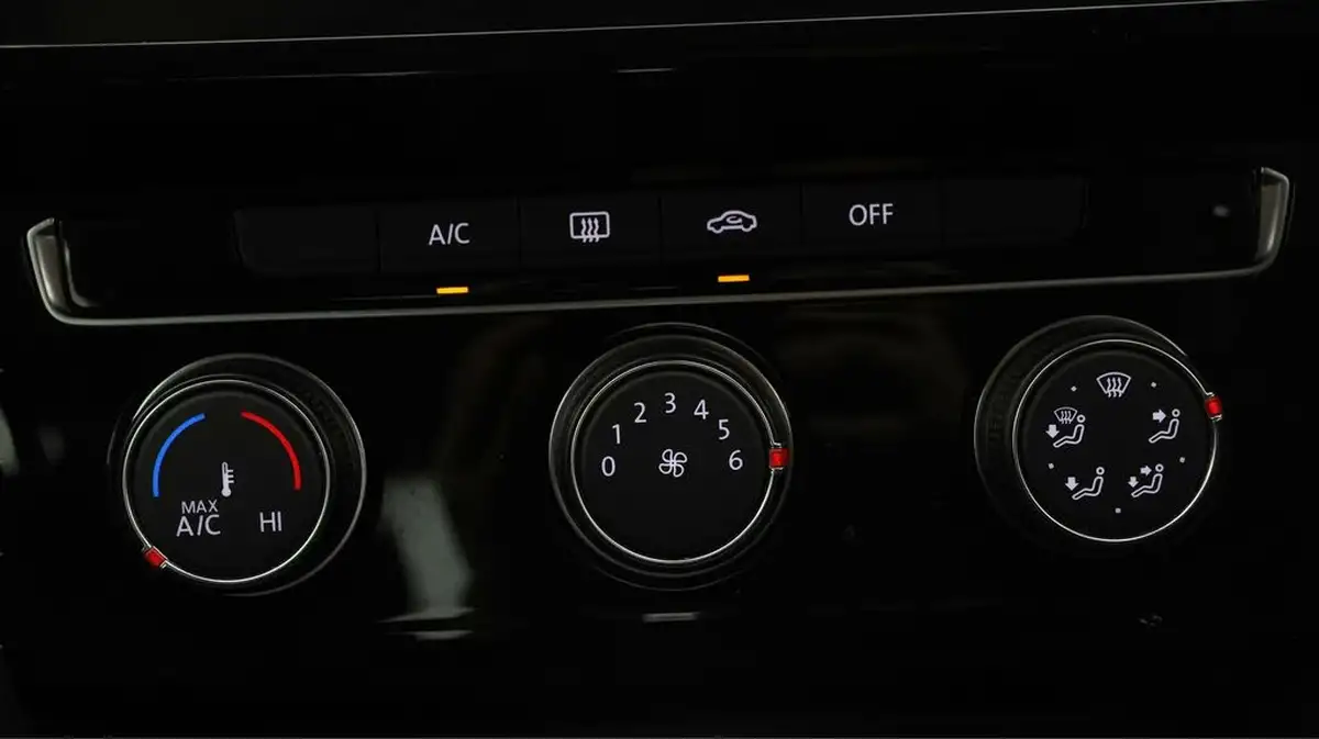 2021-volkswagen-passat-20tdi-se-nav-150ps-saloon-4d-dsg-big-11