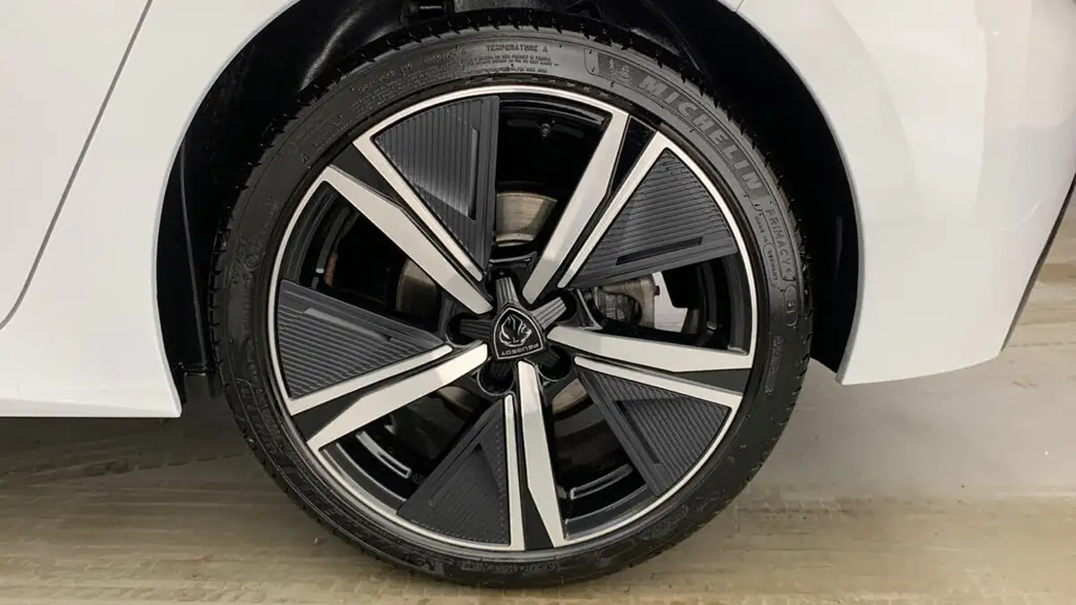 2023-peugeot-308-12-puretech-gt-130ps-ss-eat8-big-16