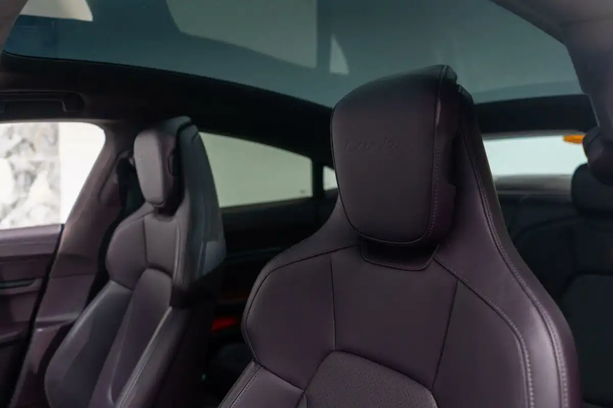 2020-porsche-taycan-e-turbo-big-16