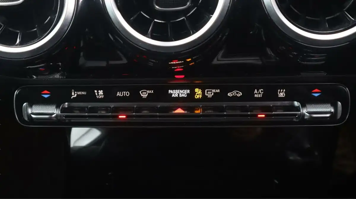 2020-mercedes-benz-a-class-13-a250e-amg-line-hatchback-5d-big-11
