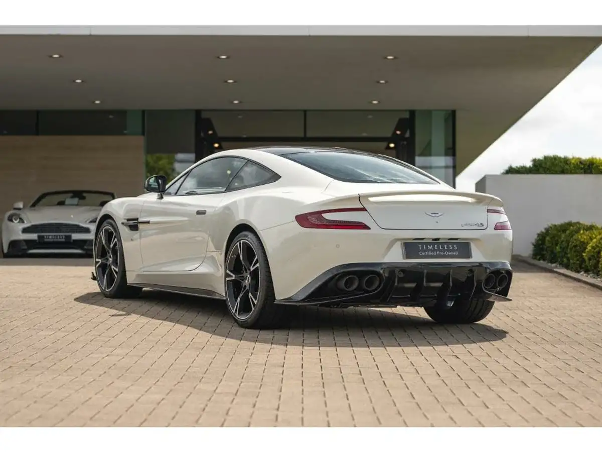 2018-aston-martin-vanquish-big-15
