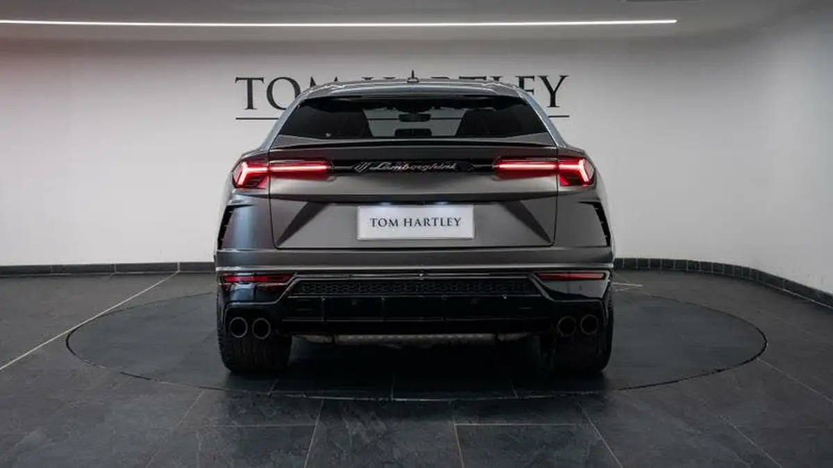 2021-lamborghini-urus-40-no-trim-big-5
