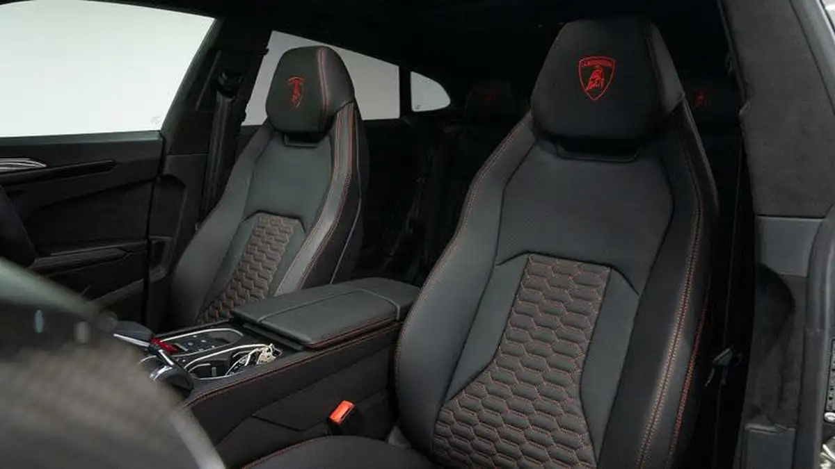 2021-lamborghini-urus-40-no-trim-big-29