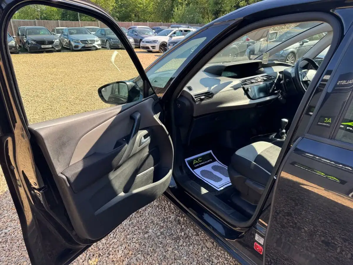 2015-citroen-grand-c4-picasso-16e-hdi-vtr-115ps-big-35