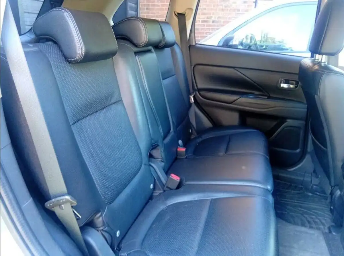 2015-mitsubishi-outlander-20-gx4h-phev-big-6