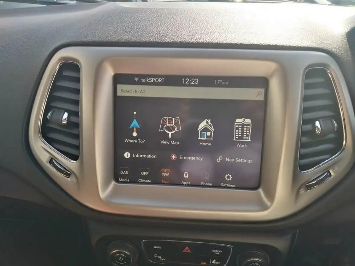 2018-jeep-compass-14-multiair-ii-longitude-big-23