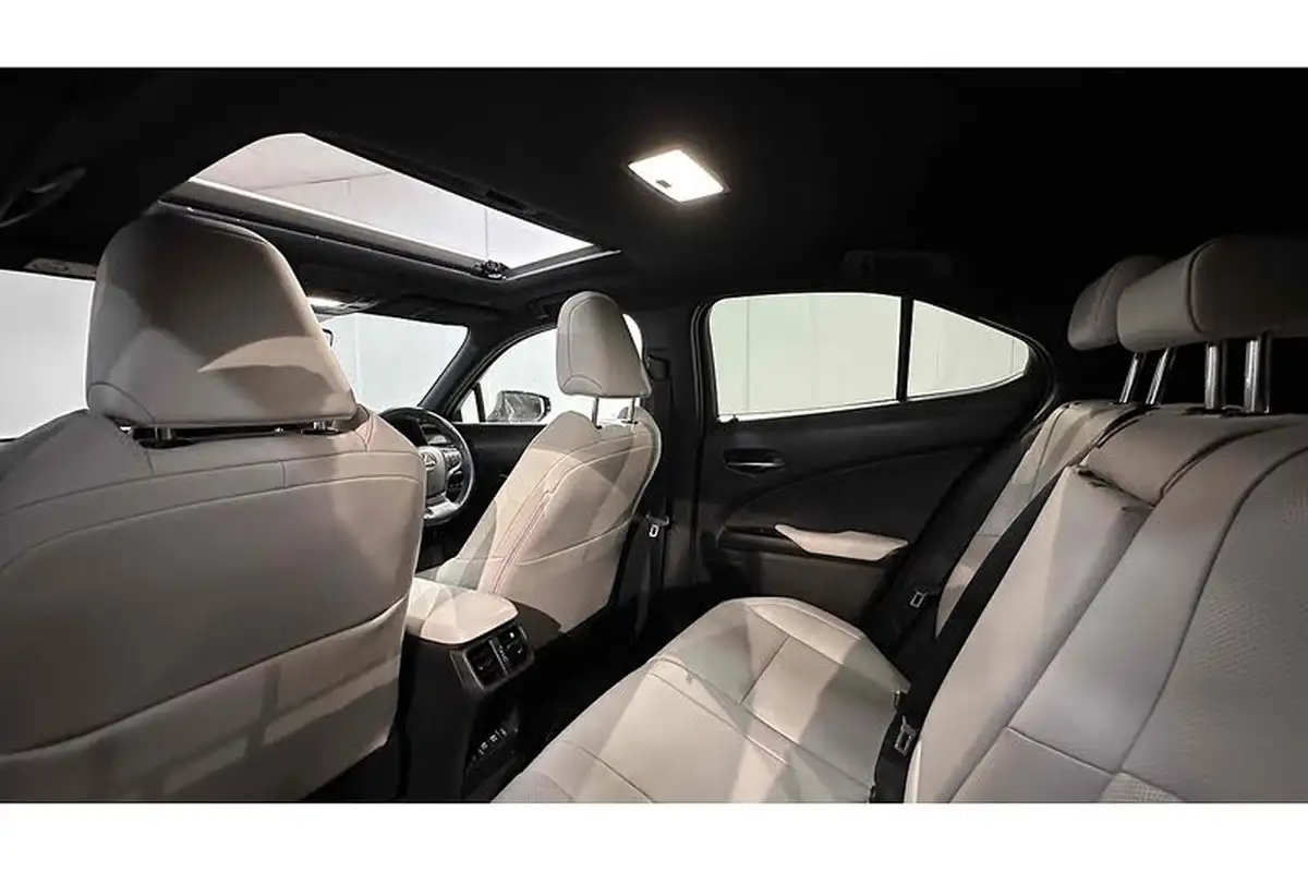2021-lexus-ux-300e-e-ux-big-26