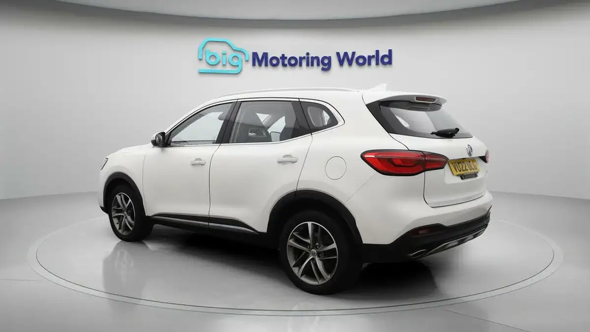 2022-mg-hs-15t-gdi-exclusive-162ps-big-5