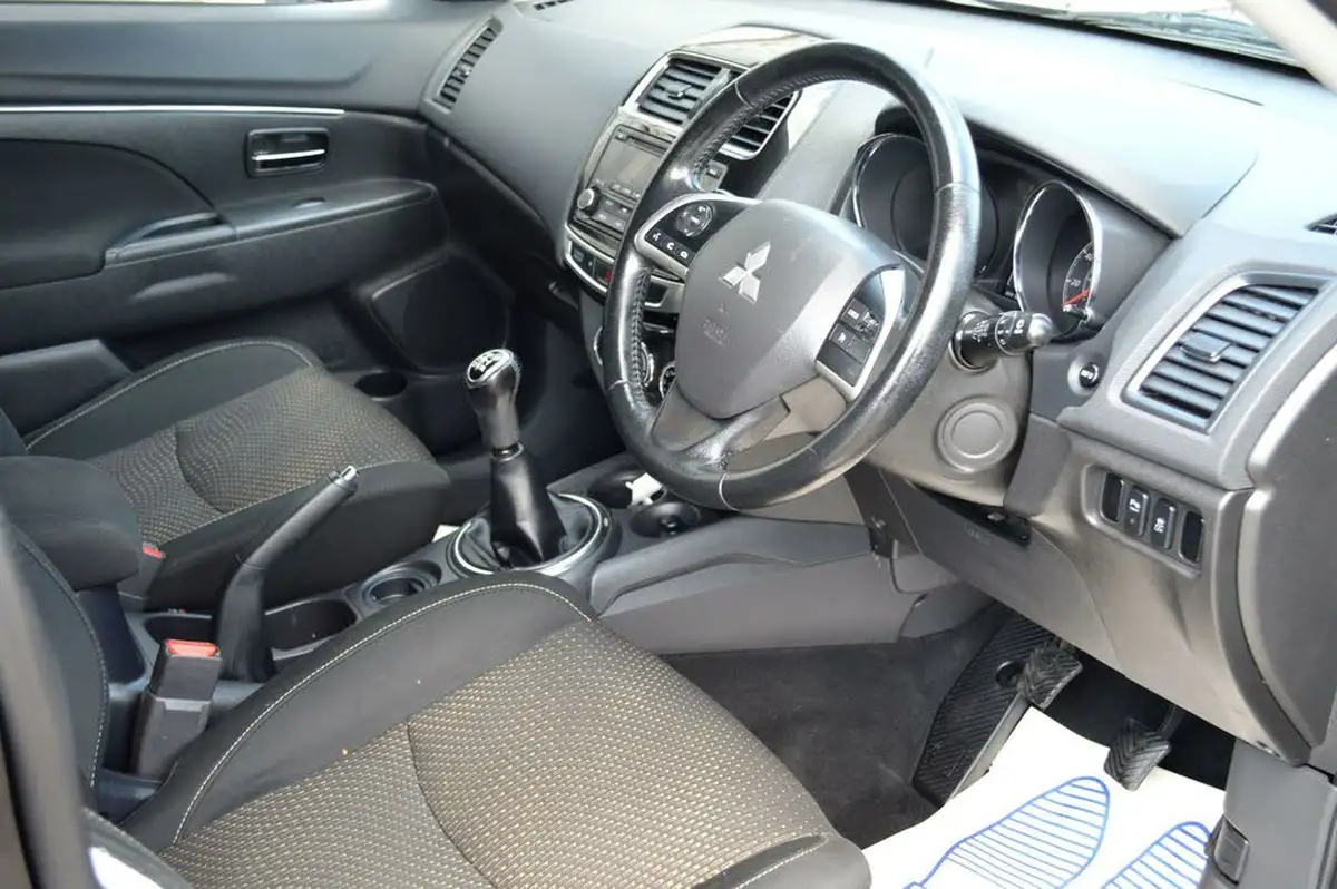 2014-mitsubishi-asx-16-3-big-13