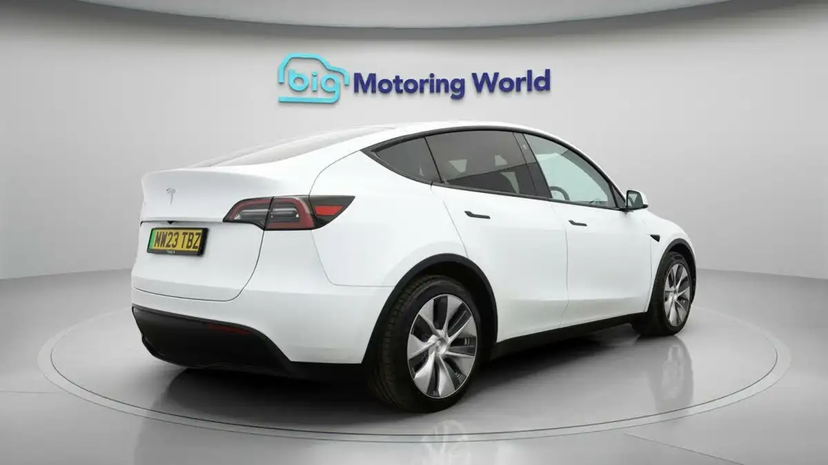2023-tesla-model-y-e-rwd-big-6