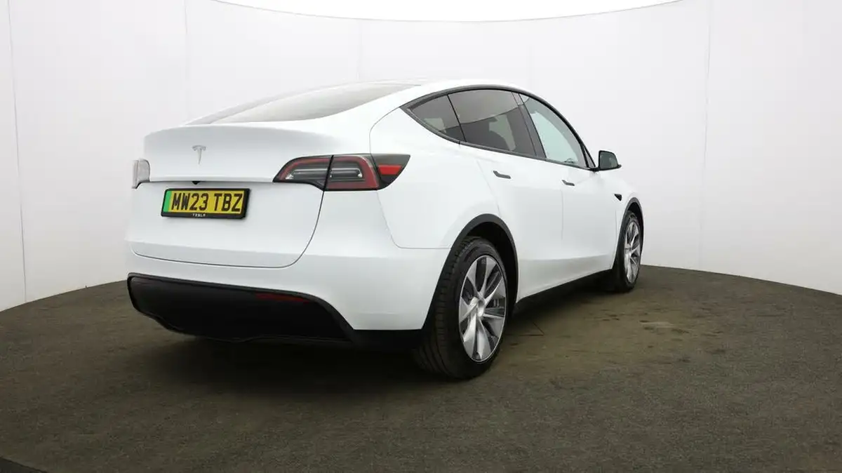 2023-tesla-model-y-e-rwd-big-58