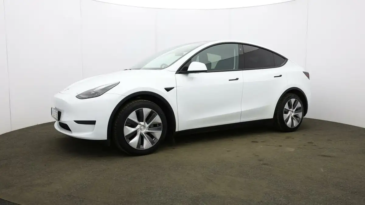 2023-tesla-model-y-e-rwd-big-34