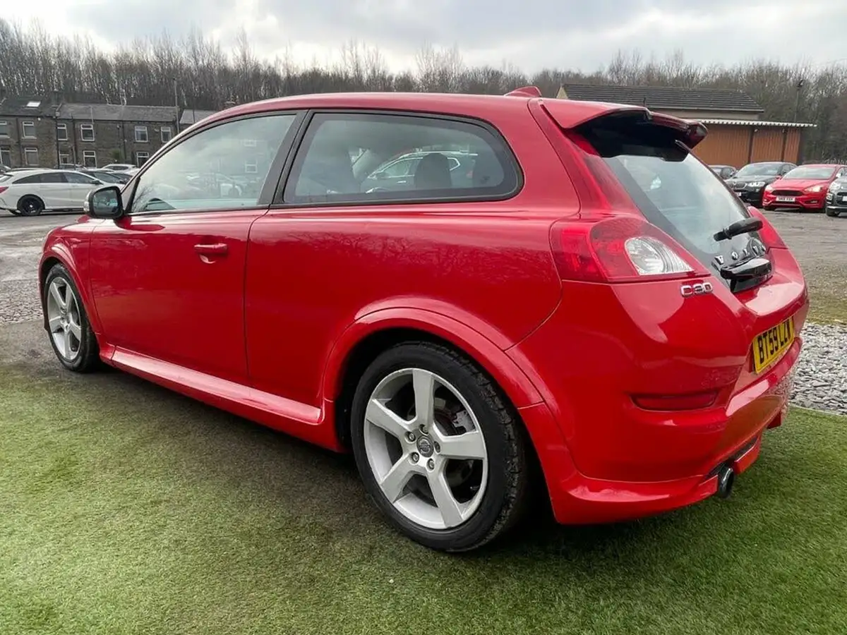 2010-volvo-c30-16td-r-design-big-26
