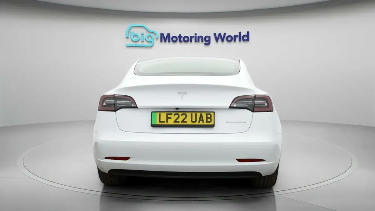 2022-tesla-model-3-e-long-range-big-5
