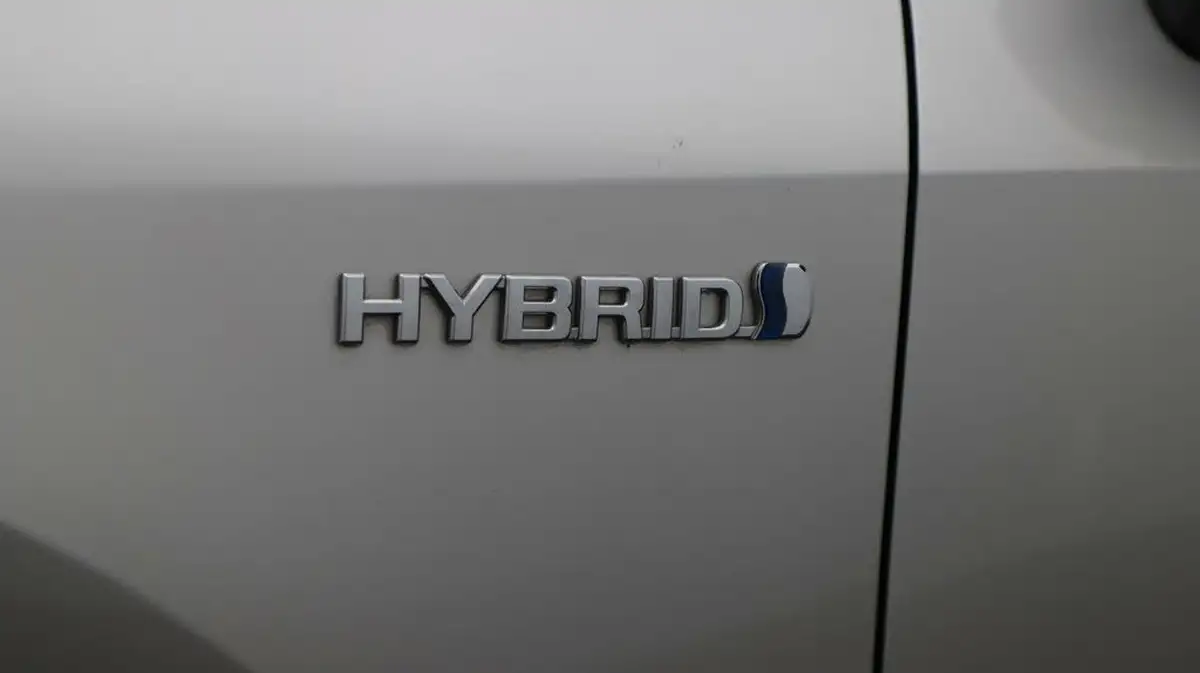 2021-toyota-corolla-18-vvt-i-design-spare-wheel-hatchback-5d-big-19