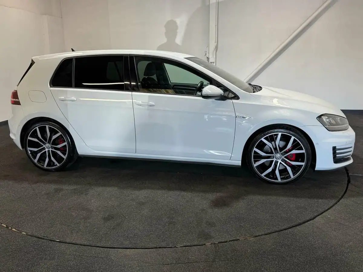 2016-volkswagen-golf-20tdi-gtd-bmt-hatchback-5d-dsg-big-3